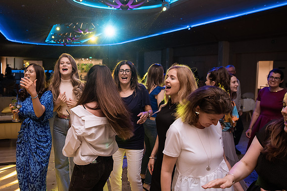 Party-334