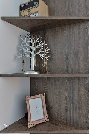 Gutiu-Design-1030